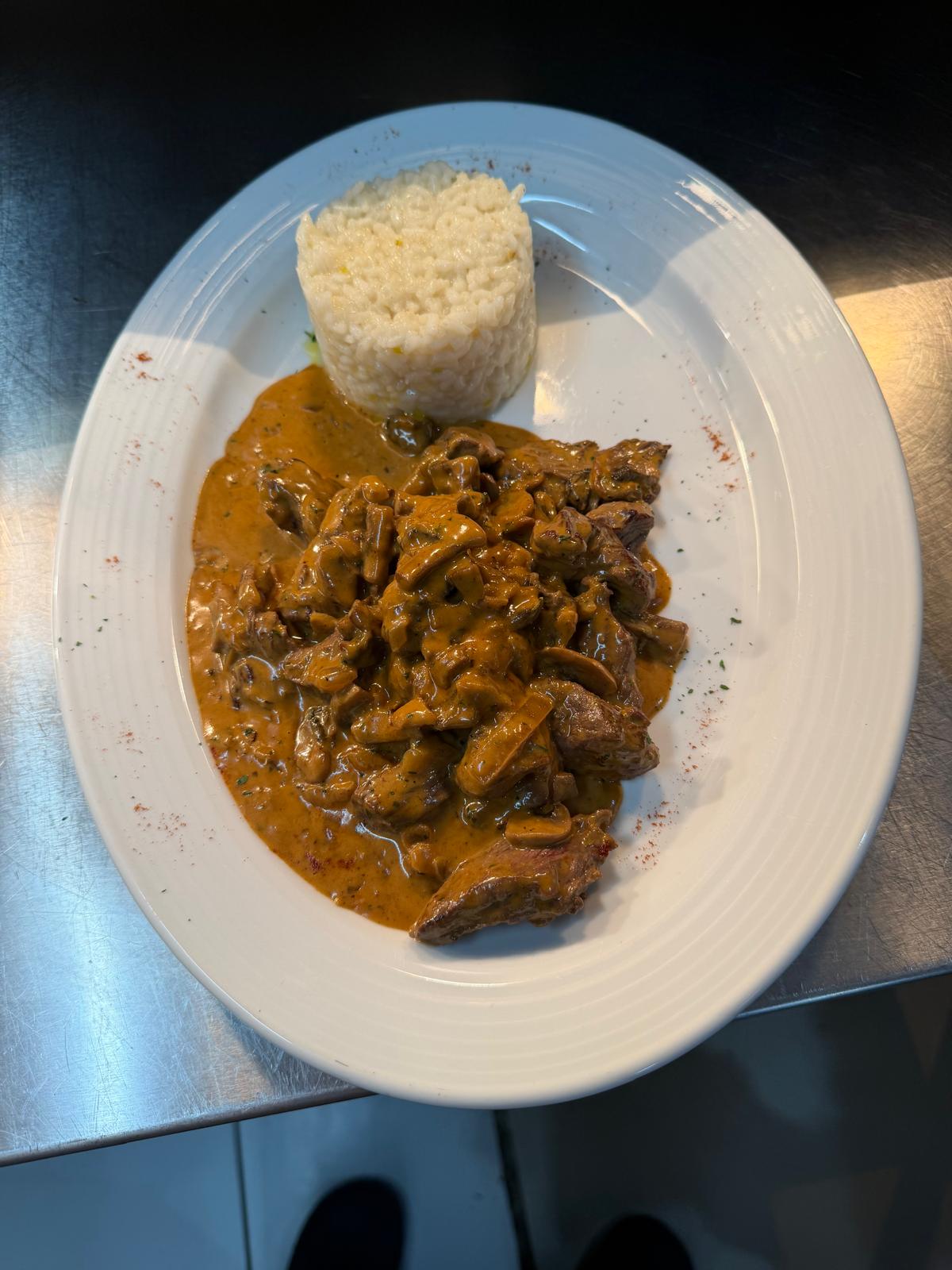 MANZO ALLA STROGANOFF